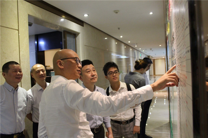 南洋商業(yè)銀行總行與泰豐地產(chǎn)舉行戰(zhàn)略合作授牌儀式6.jpg 南洋商業(yè)銀行總行與泰豐地產(chǎn)舉行戰(zhàn)略合作授牌儀式6.jpg